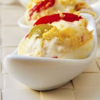 Huevos rellenos. Receta rápida para niños