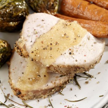 Lomo jugoso con salsa de manzana. Receta para niños
