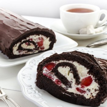 Tronco navideño de nata y fresas
