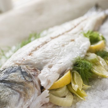 Lubina a la sal con un toque de limón