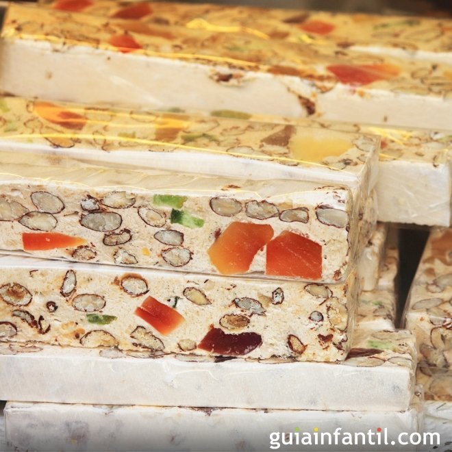 Turrón de mazapán y frutas confitadas al ron