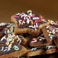 Pastas navideñas con cobertura de chocolate