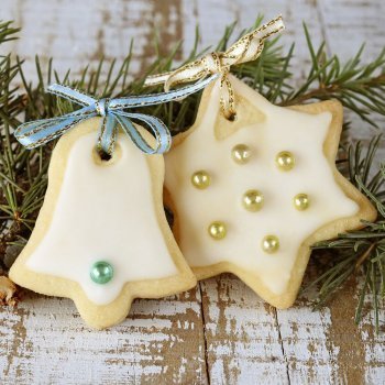Galletas de Navidad decoradas con chocolate blanco