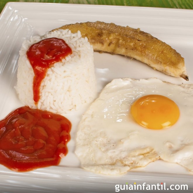 Arroz a la cubana al estilo tradicional
