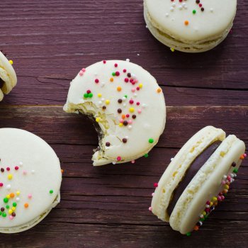 Macarons delicados con crema de chocolate
