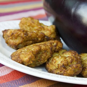 Emparedados de berenjena, embutido y queso