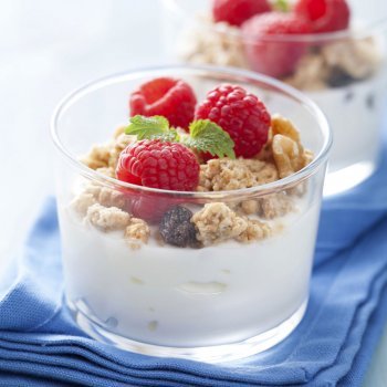 Yogur con galletas y nueces: merienda ideal para los niños