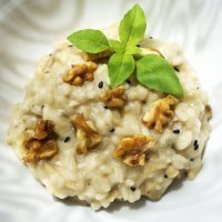 Risotto jugoso de frutos secos. Receta italiana para niños