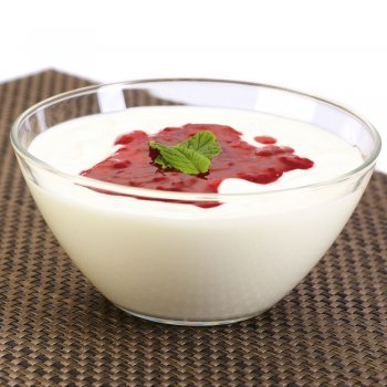 Yogur con frutas del bosque