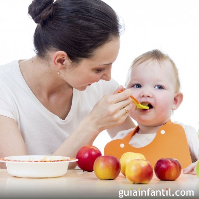 Cómo empezar a dar fruta al bebé: trucos y consejos