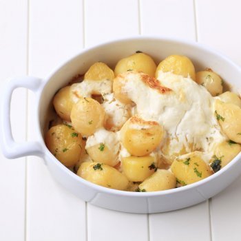 Patatas aromáticas con queso al horno