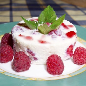 Tarta de yogur de soja con frambuesas