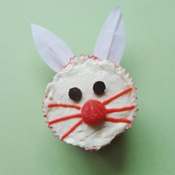 Muffins de zanahoria con conejito de Pascua