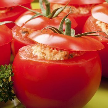 Tomates rellenos de atún y pomodoro italiano