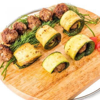Rollitos de carne y calabacín