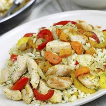 Arroz con verdura y restos de pollo, receta económica