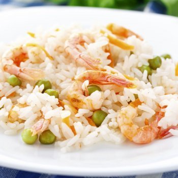 Risotto de guisantes y langostinos. Receta ligera y suave