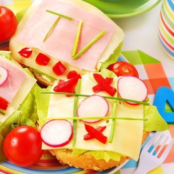 Sándwich de tres en raya, merienda divertida para niños