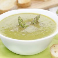 Crema de espárragos ligera para bebés y niños