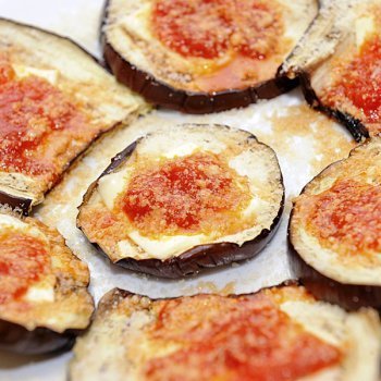 Berenjena a la plancha con tomate - Receta para entrante