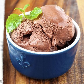 Helado de chocolate casero y cremoso