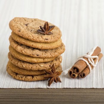Galletas de canela y chocolate con cacahuetes