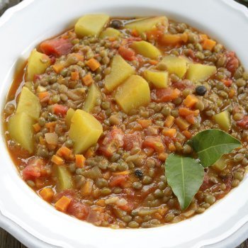 Lentejas estofadas con cerdo y verduras