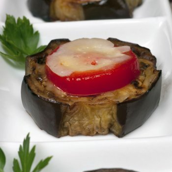 Receta de canapé o montadito de Berenjena, Tomate y Queso