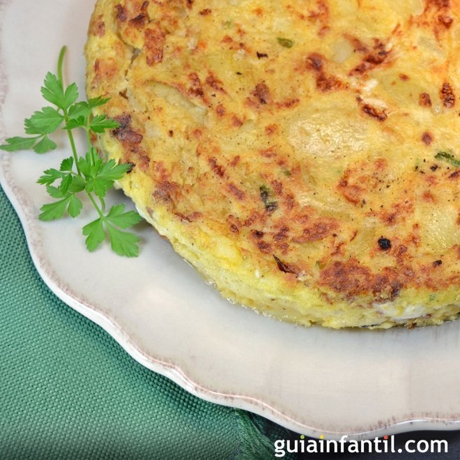 Tortilla de patatas rellena de bonito. Recetas para niños