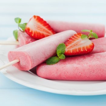 Polos de fresa para los niños. Recetas caseras