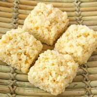Cocada brasileña con leche condensada. Dulce para niños