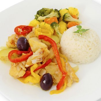 Bacalao a la portuguesa con aceitunas negras. Receta tradicional