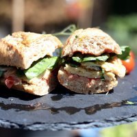 Bocadillo de tortilla y espinacas. Merienda sana para niños