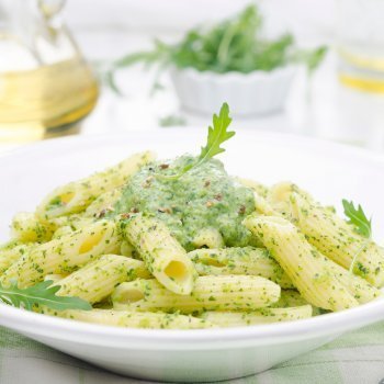 Macarrones con rúcula