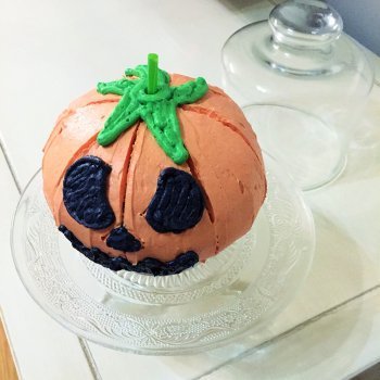 Bizcocho con forma de calabaza de Halloween