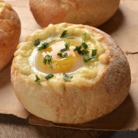 Pan relleno de huevo, jamón y queso. Receta fácil y rápida