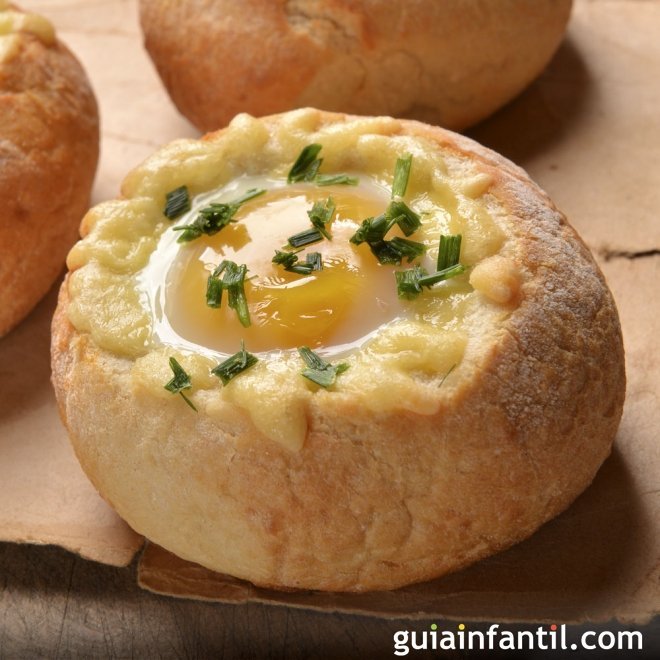 Pan relleno de huevo, jamón y queso. Receta fácil y rápida
