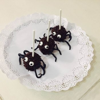 Receta de cake pops de arañas de chocolate para Halloween