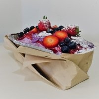 Receta de Plum cake de violetas y frutos rojos para celebraciones