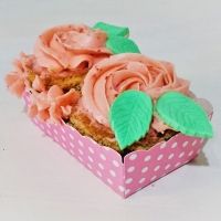 Jardineras con cupcakes de rosas y fresas. Recetas de trampantojo