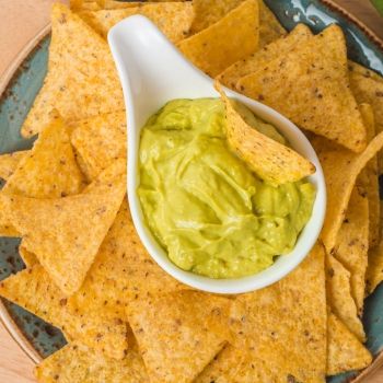 Recetas con totopos o nachos caseros. Comida mexicana