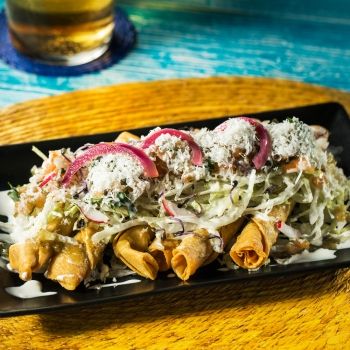 Flautas de pollo. Receta mexicana para niños