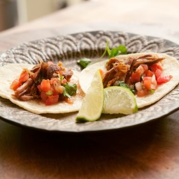 Tacos de carnitas mexicanas para la comida de los niños