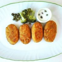 Croquetas de verduras con salsa de queso. Recetas de verdura para niños.