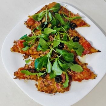 Pizza con forma de árbol de Navidad. Recetas navideñas para niños