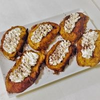 Torrijas de roscón con nata. Recetas de Navidad para niños