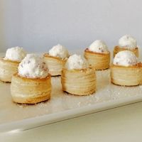Canapés de Navidad con forma de bola de nieve. Recetas para niños