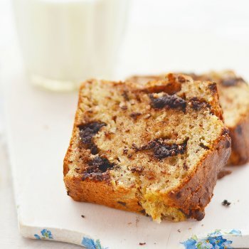 Receta de bizcocho de plátano con bolitas de chocolate