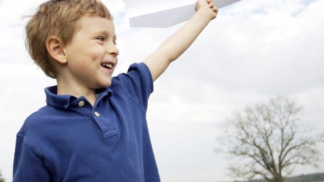 Cómo hacer un avión de papel para tu hijo