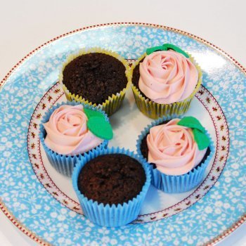 Cupcake de rosa con buttercream. Recetas para niños